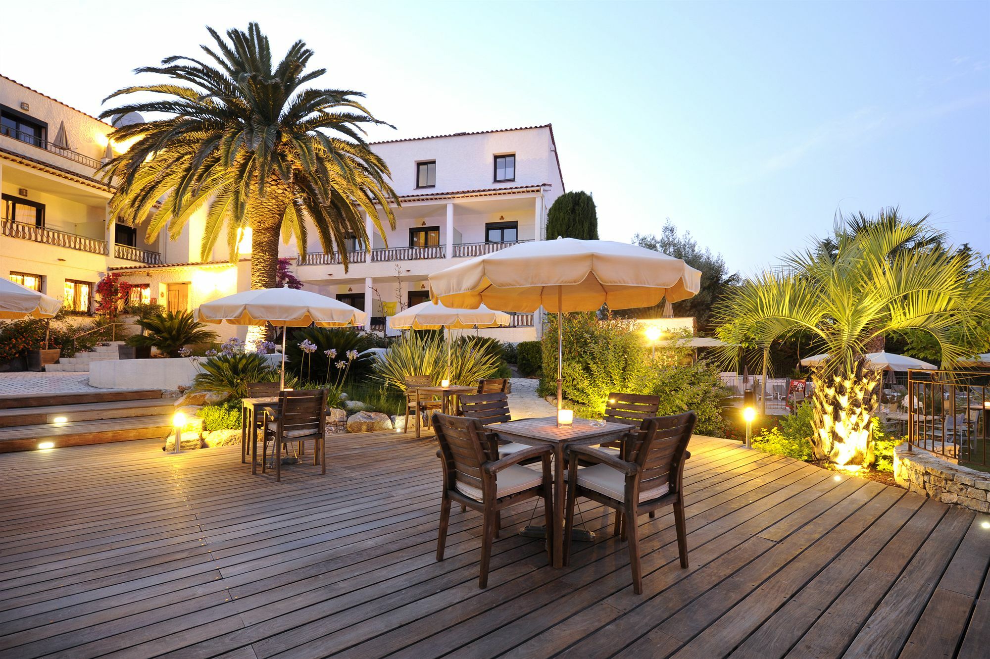 Van Der Valk Hotel Le Catalogne Saint Aygulf Exterior photo